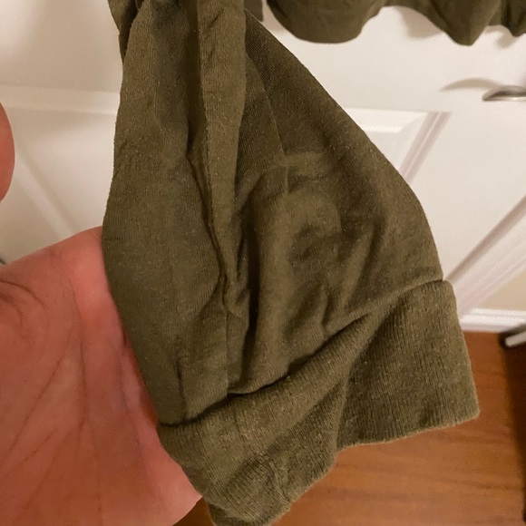 Long sleeve dark green urban outfitter tee - Picture 3 of 3